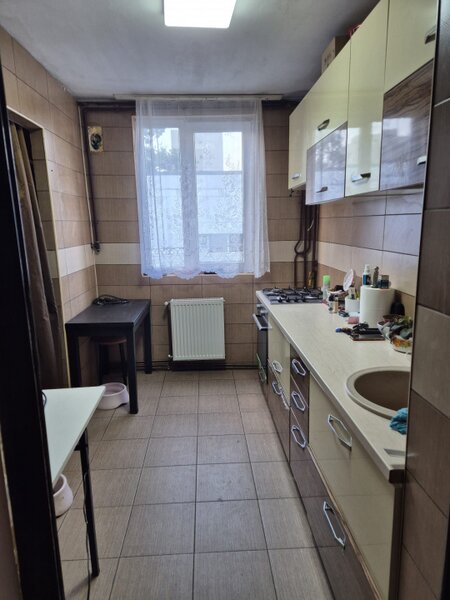 Drumul Taberei, zona metrou Raul Doamnei, trei camere